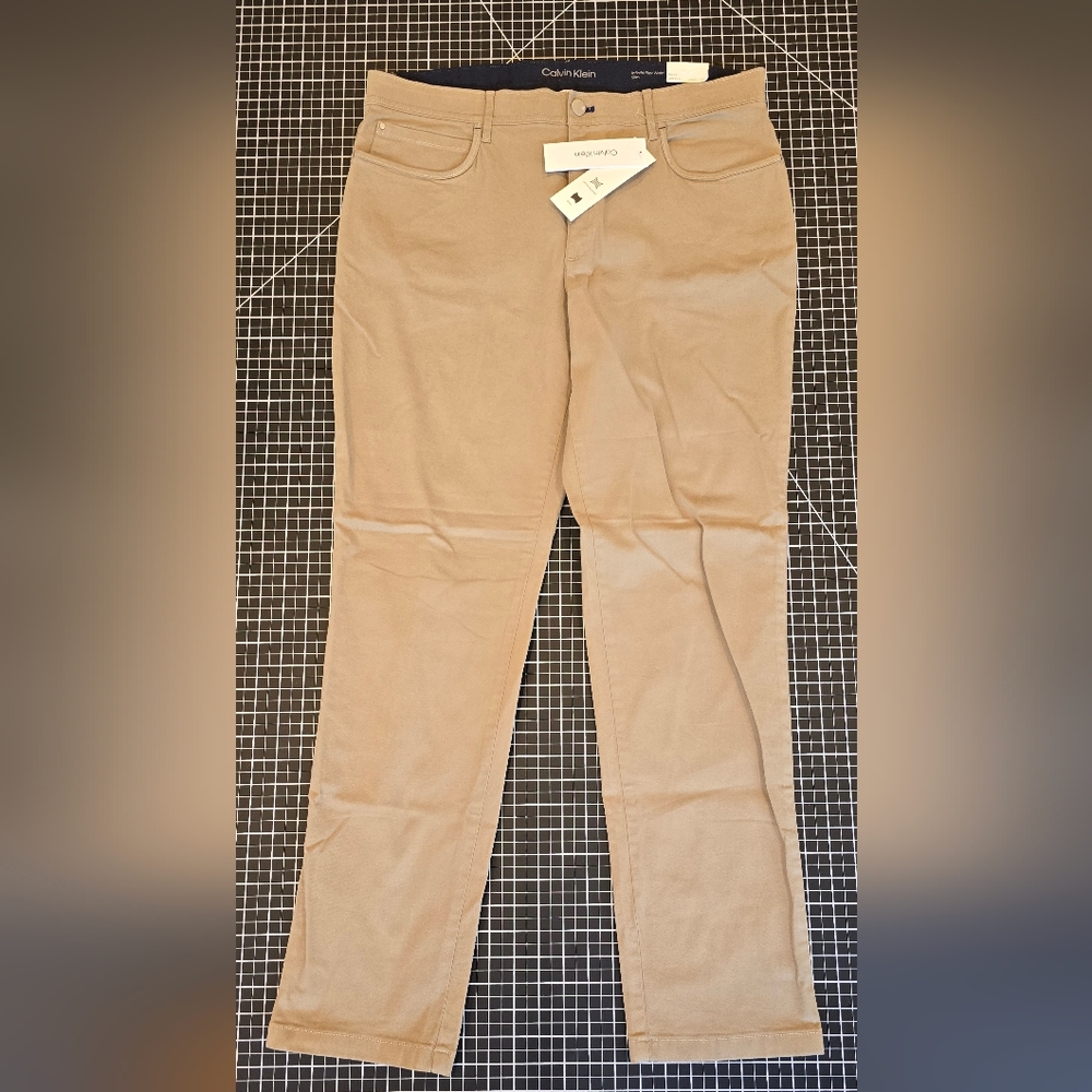 NWT Calvin Klein 36x32 Slim Fit Infinite Flex Waistband